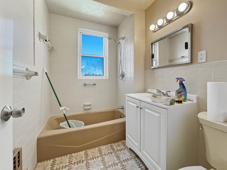 Building Photo - 19 Stearns Ave