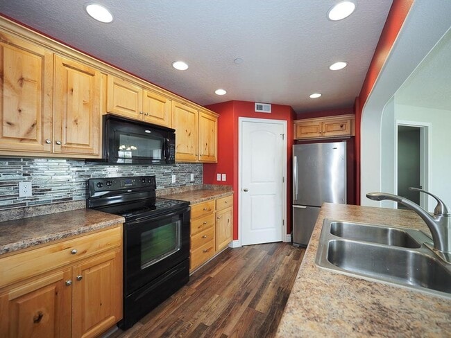 Building Photo - Beautiful Daybreak Condo