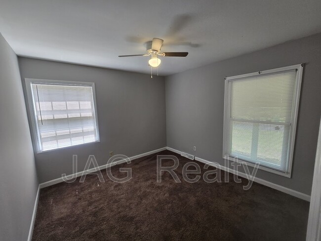 Building Photo - 841 Carrington Dr