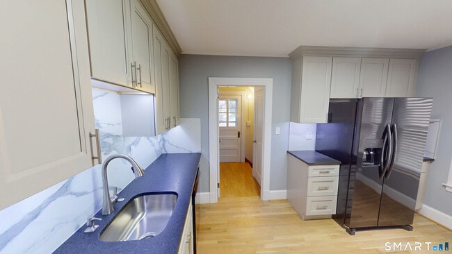 Building Photo - 60 Woodmere Rd