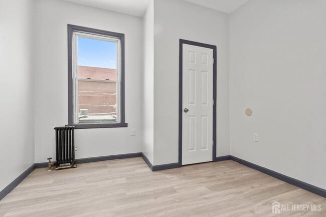 Building Photo - 211 N 13th St