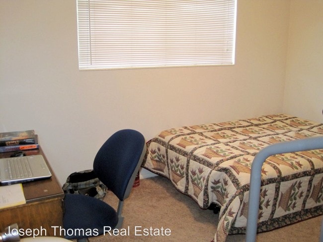 Building Photo - 1583 800 E