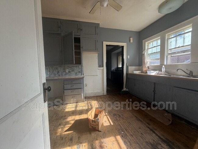 Building Photo - 107 E Archer Ave
