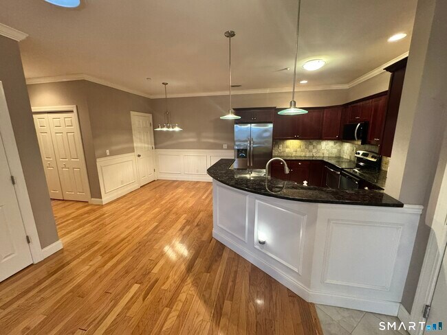 Building Photo - 95 South Ridge Lane