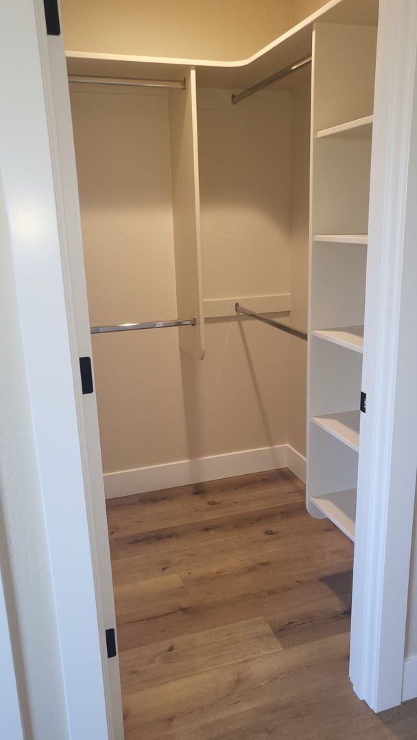 Building Photo - 3 bed 2 bath Single Family Home for Rent in Grants Pass