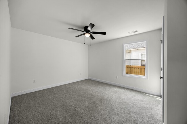 Building Photo - 248 Linden St
