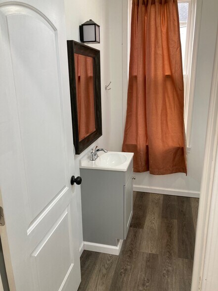 Building Photo - 333 Ann St