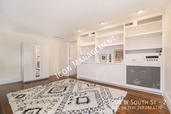 Building Photo - 708 W South St