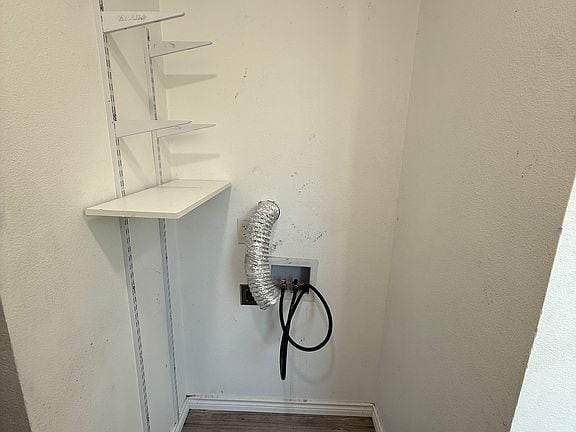 Building Photo - Fully remodeled