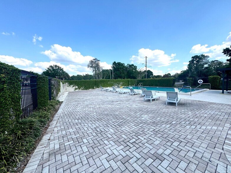 Building Photo - 16565 Brigadoon Dr