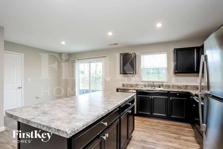 Building Photo - 14 Windchime Ct