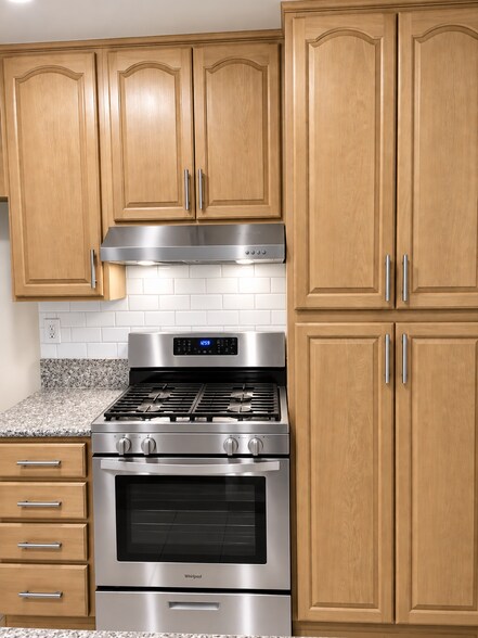 Kitchen - 18620 Hatteras St
