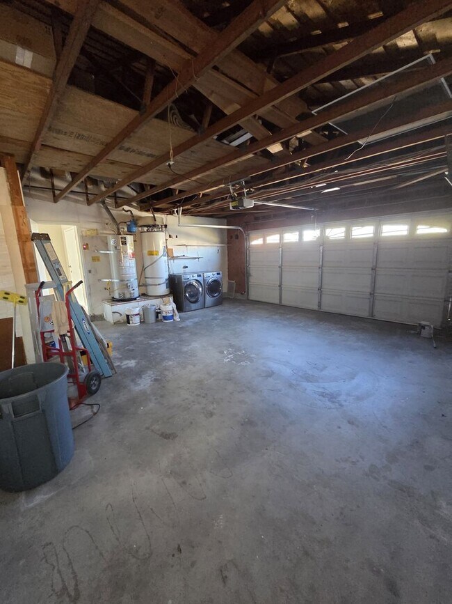 Building Photo - $4,200 p/mo - 3br/2ba in one of Oceanside's finest neighborhoods