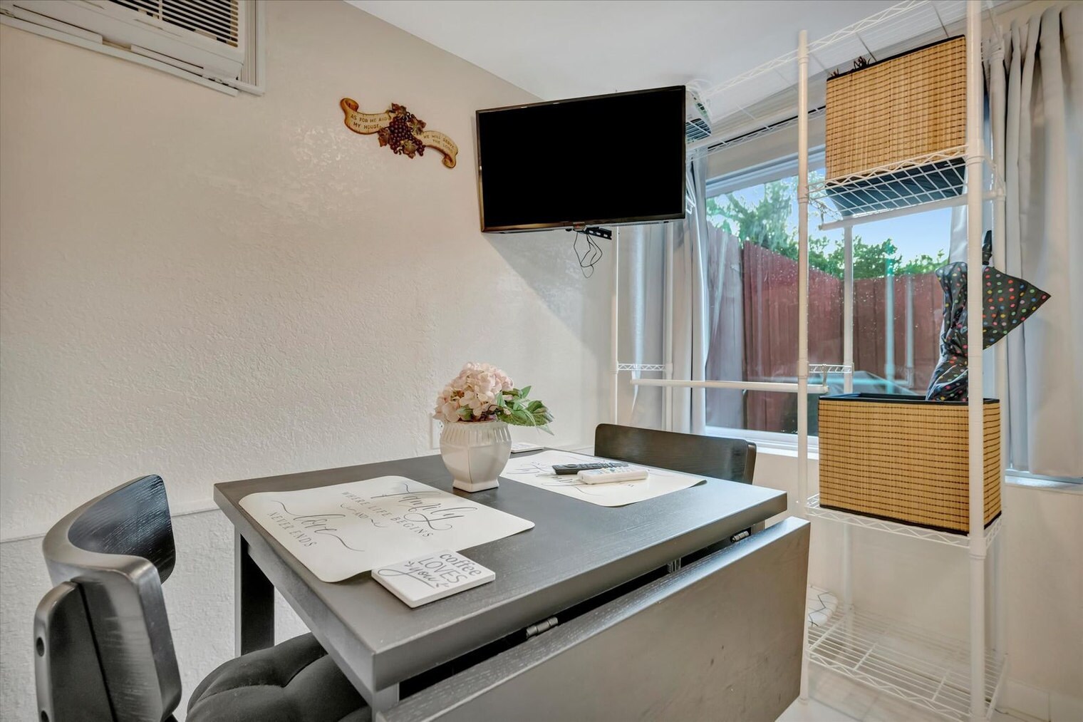 Building Photo - 4213 E Yukon St