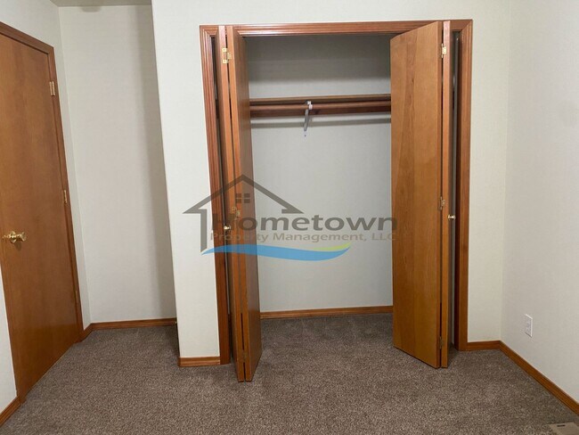 Building Photo - Move-in Special: $300 off on First Month's...