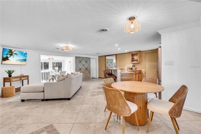 Building Photo - 6623 Glades Way