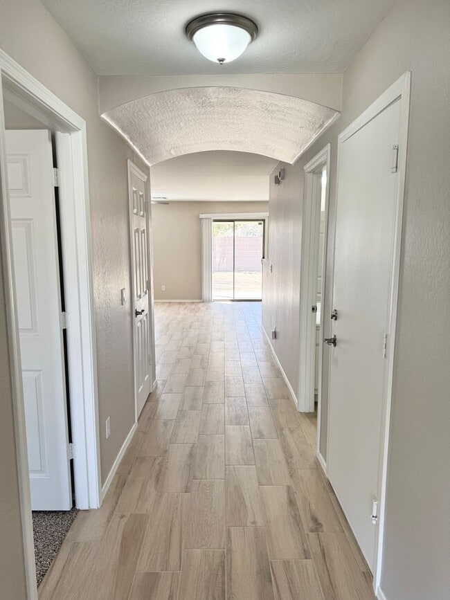 Building Photo - Remodeled 5 Bedroom/3 Bath Home. Upgraded Flooring & Kitchen!