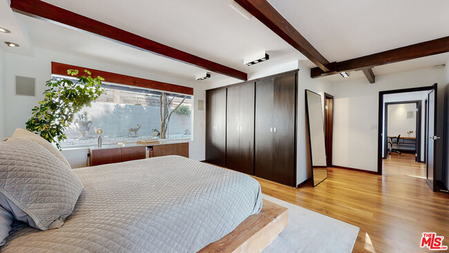 Building Photo - 8715 Sunset Plaza Pl