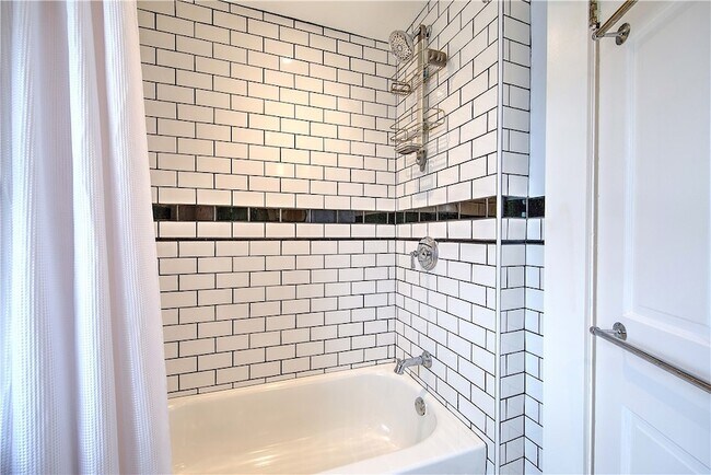 Building Photo - 11 Elmcroft Ave