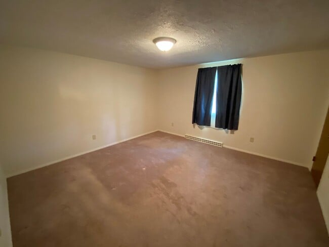 Building Photo - 135 Oak Manor Dr