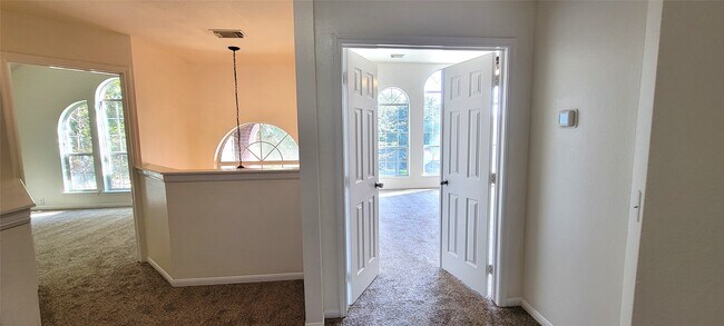 Building Photo - 8801 Sun Haven Ln