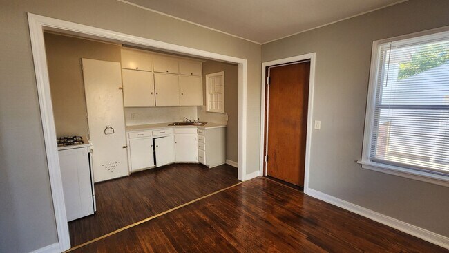 Building Photo - 3 Bedroom 1 Bath Home in Great Neighborhood!