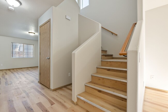 Building Photo - Spacious 4-Bedroom Home in SE Portland!