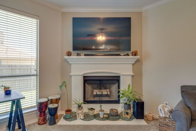 Building Photo - Welcome Home! Gorgeous 3 Bedroom Home Ready For Move In