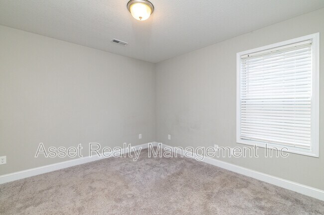 Building Photo - 7703 Honey Oaks Rd