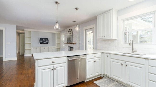 Building Photo - 3 Bedroom 3 Bath House in Parish Place - M...