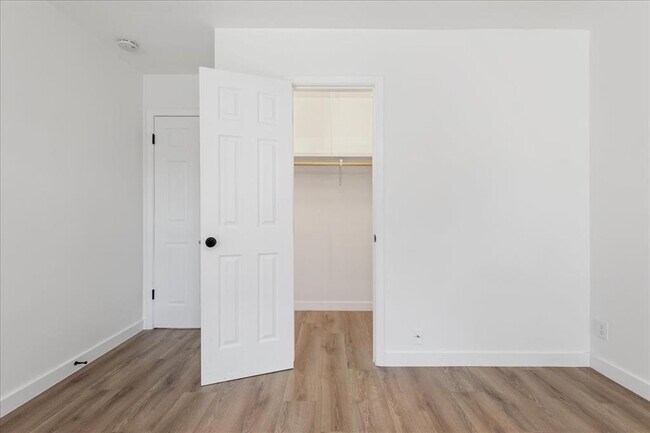 Building Photo - 5801 Cherry Creek Dr