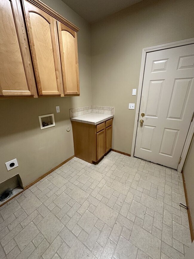 Building Photo - Breathtaking Rambler in Richland