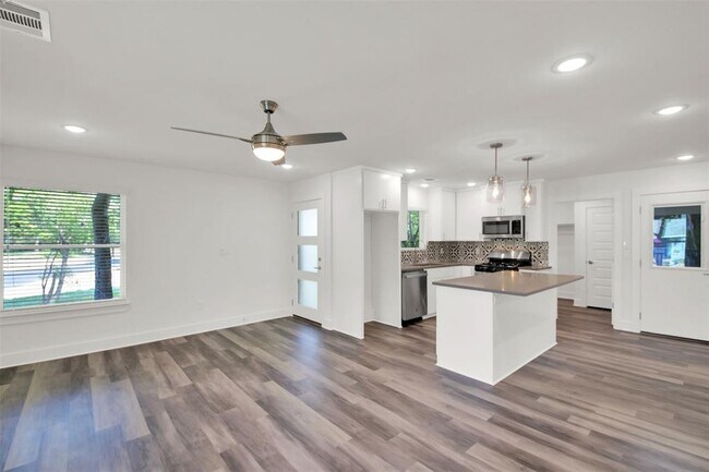 Building Photo - 2101 Benwick Cir