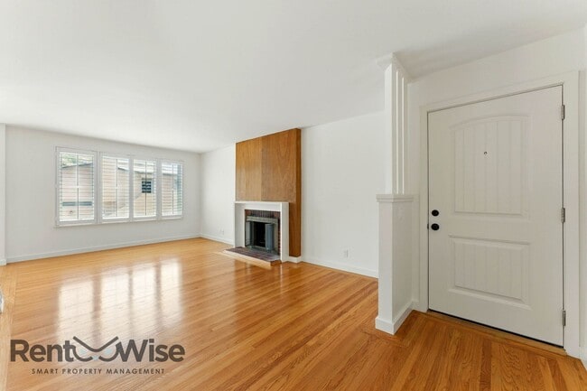 Building Photo - 61 Marview Way