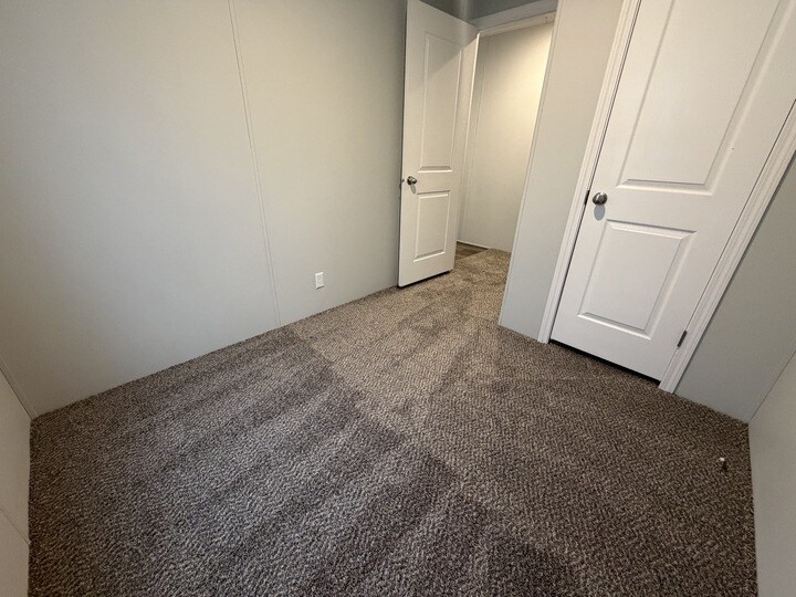 Building Photo - 15353 Dominique Dr