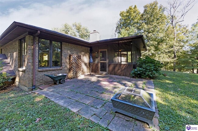 Building Photo - 306 Forest Trce