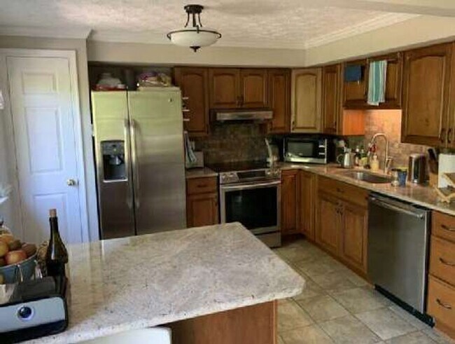 Building Photo - 2124 Glenn Spring Ct