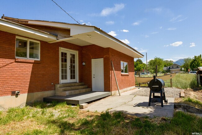 Building Photo - 860 S 800 E St