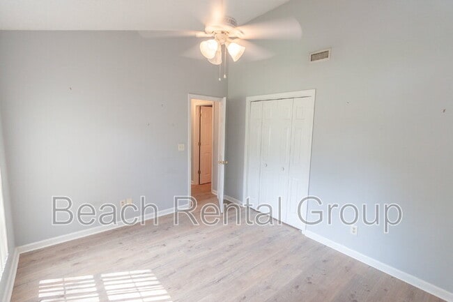 Building Photo - 6661 Wisteria Dr