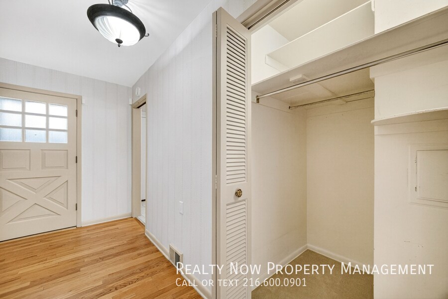 Building Photo - 2171 Cedarview Dr