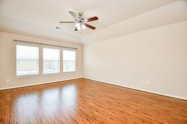 Building Photo - 26711 Henson Falls Dr