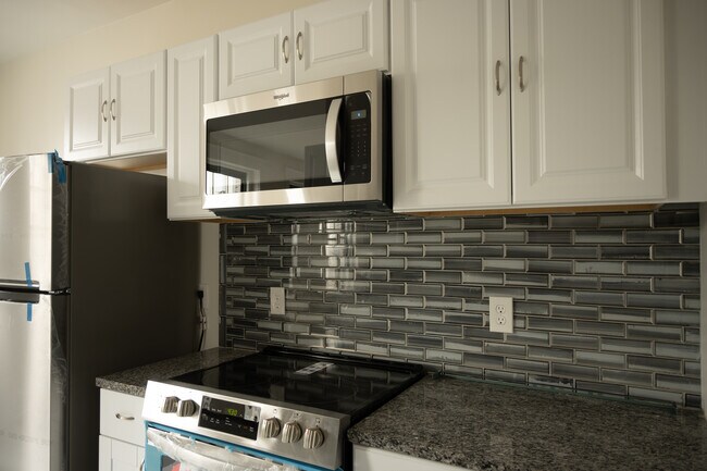 Kitchen - 374 Chestnut Hill Ave