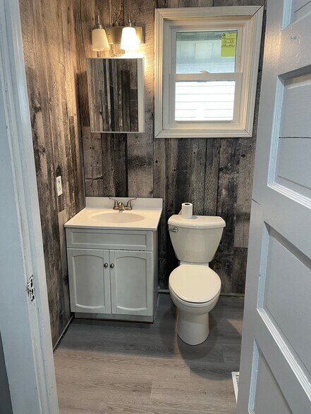 Building Photo - 2148 N Graceland Ave