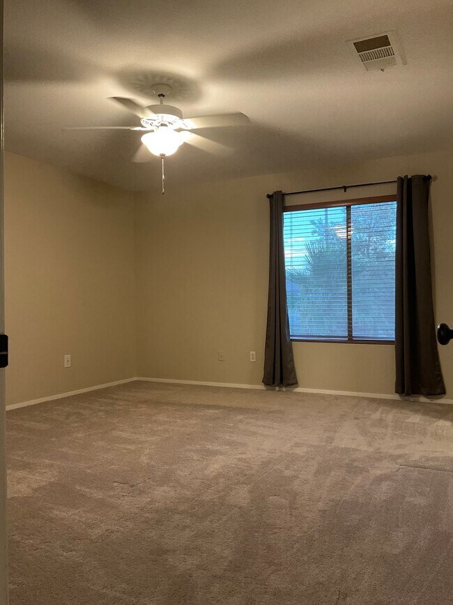 Building Photo - Great 1 home, 3brs, 2bth, 2cg