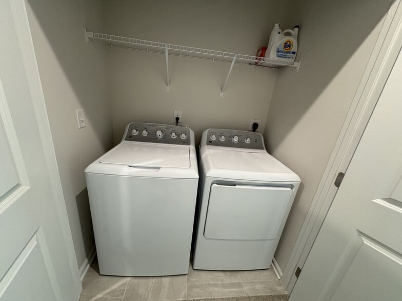 in unit laundry - 13 Wentworth Ln