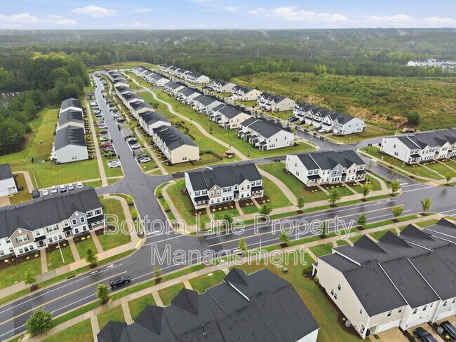 Building Photo - 2312 Kasota Ln