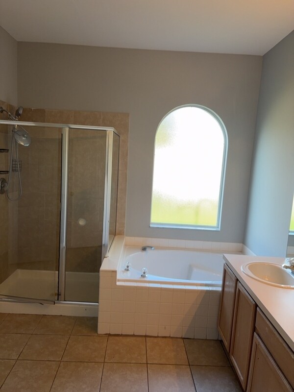 Building Photo - 6005 Jessica Dr