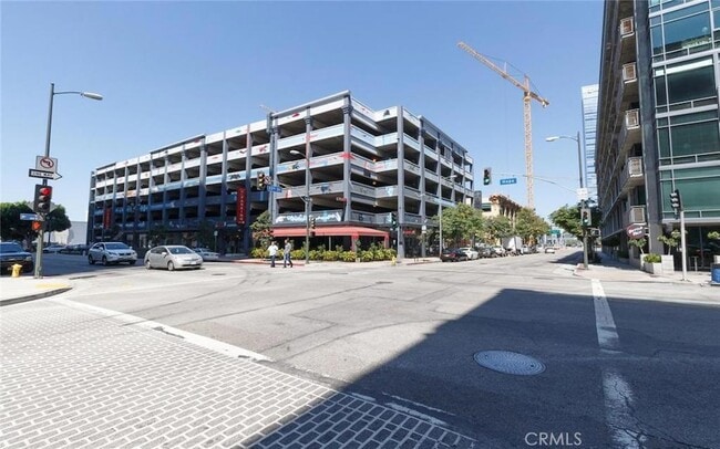 Building Photo - 1100 S Hope St