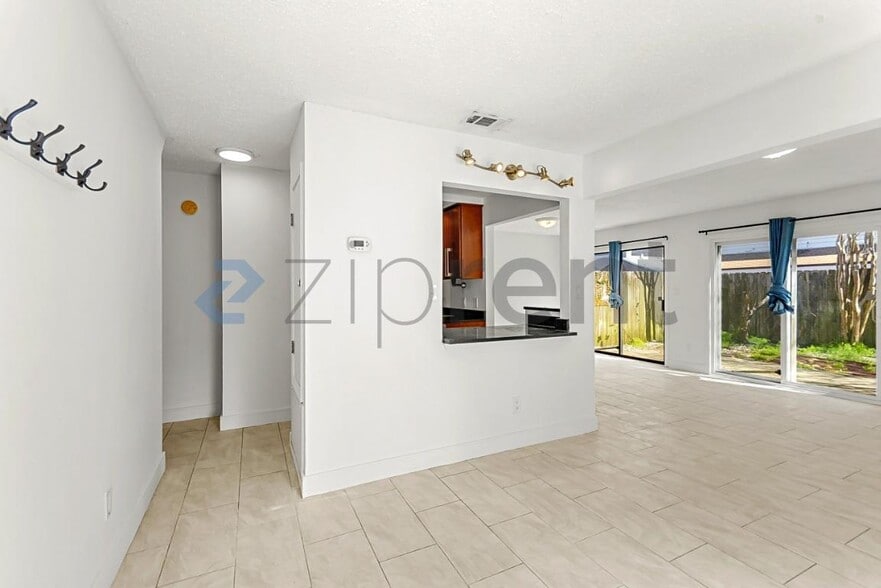 Building Photo - 182 Bent Arrow Dr