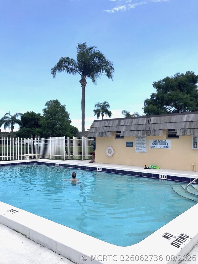 Building Photo - 2457 Waterside Dr